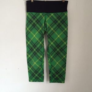Lululemon cropped yoga pants